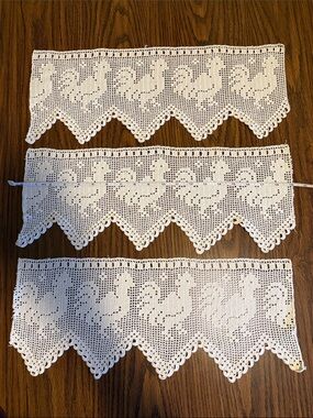 Vintage Romanian 🇷🇴 Crocheted pieces 3 with roosters.